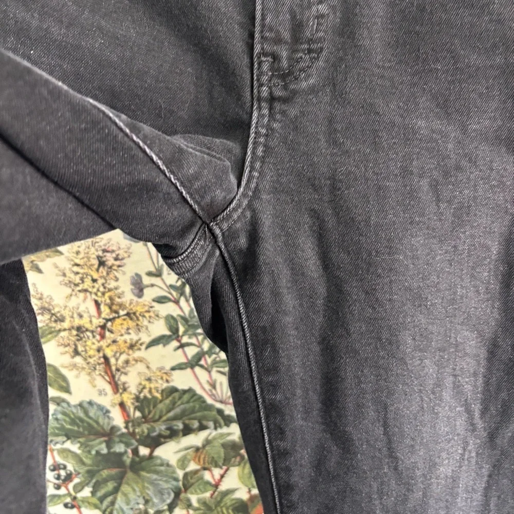 GAP Women’s Dark Gray Straight Jeans 31